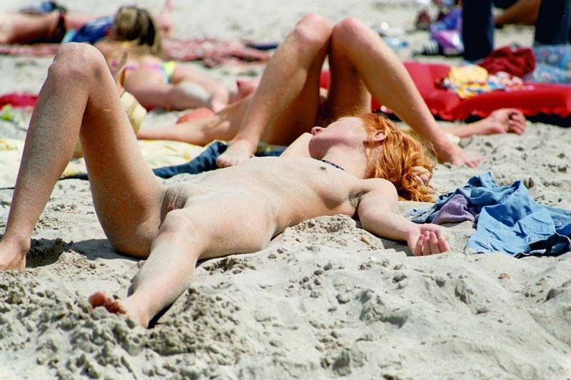 Скрытая камера на нудиском пляже снимает голых русских баб