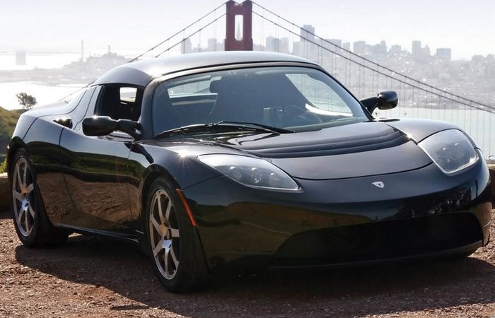 В аварию попал первый электрический спорткар