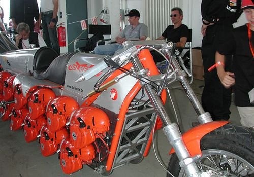 Да... такие машины не каждый день увидишь