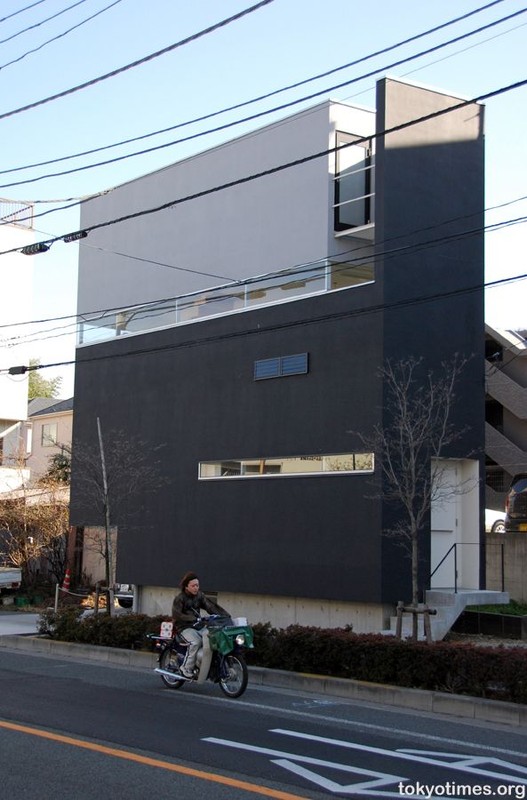 Странный дом в Токио