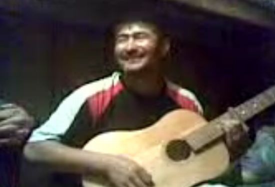 Казахский зек поет на зоне