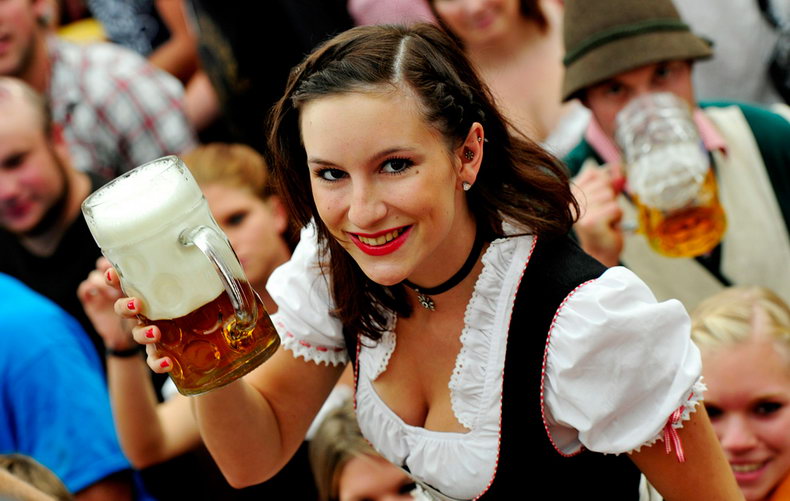 А в Мюнхене сейчас Окторберфест (праздник пива)