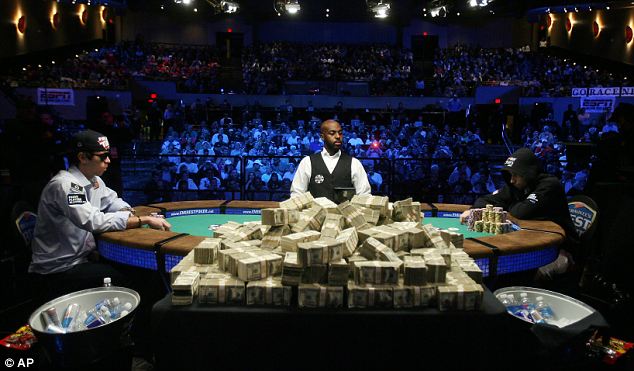 Парень выиграл в покер 9 миллионов $