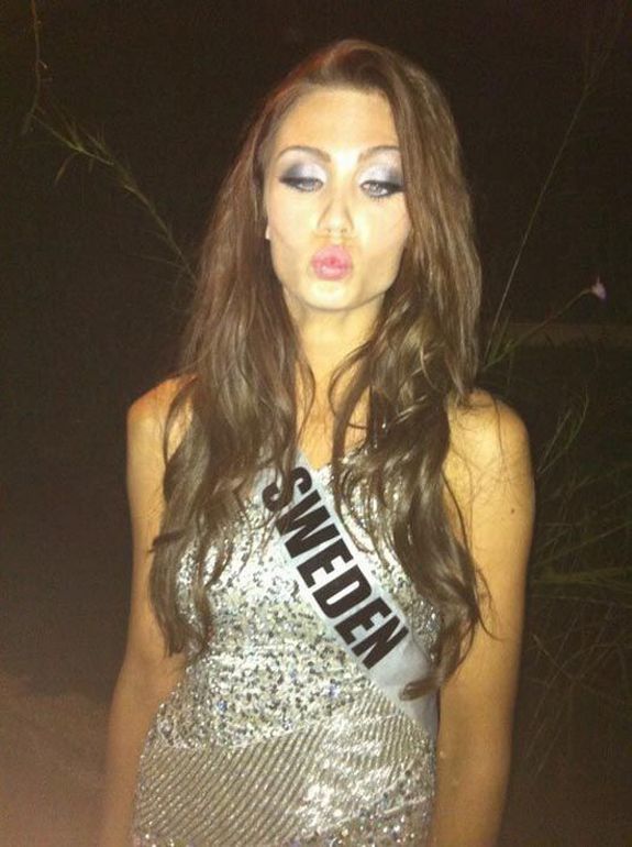Девушки с конкурса Мисс Вселенная 2011 кривляются