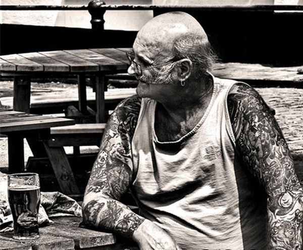Старички, которые в молодости увлекались татуировкой
