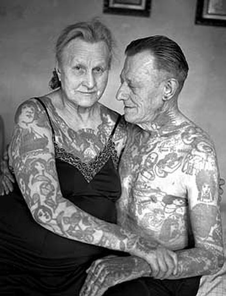 Старички, которые в молодости увлекались татуировкой