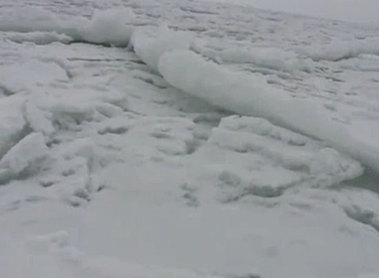 Bruit du mer noir glacé