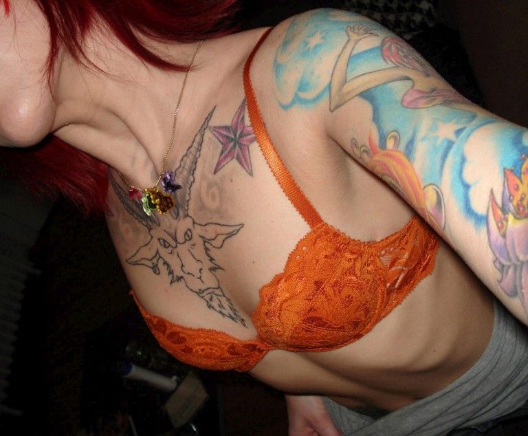 Как бы вы отнеслись к девушке с сатанинской татуировкой на груди?