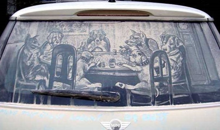 Рисунки на грязном автомобильном стекле