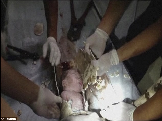 Мать выбросила новорождённого ребёнка в канализацию