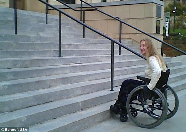 Здоровая женщина мечтает стать инвалидом-колясочником