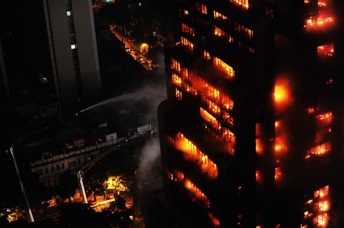 Адский пожар в китайском небоскребе