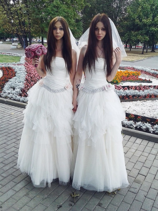 В Москве поженились две невесты