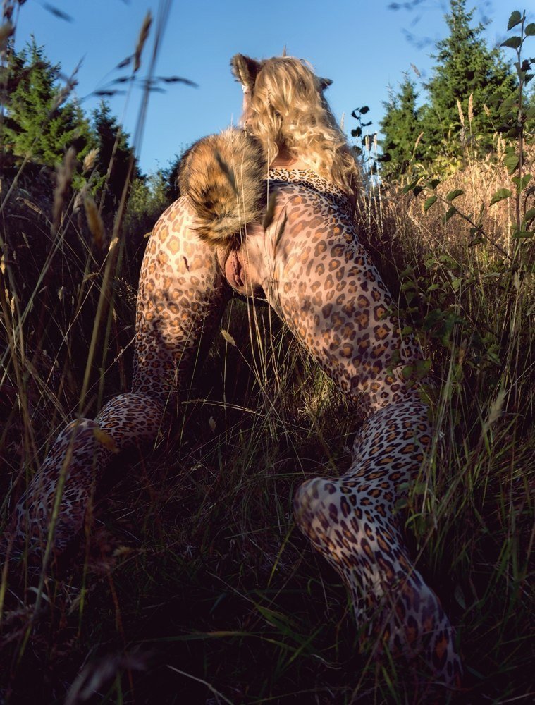 Годный косплей на самочку леопарда