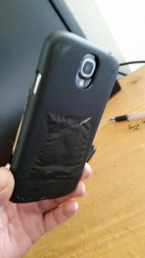 Смартфон Samsung Galaxy S4 взорвался у головы хозяина