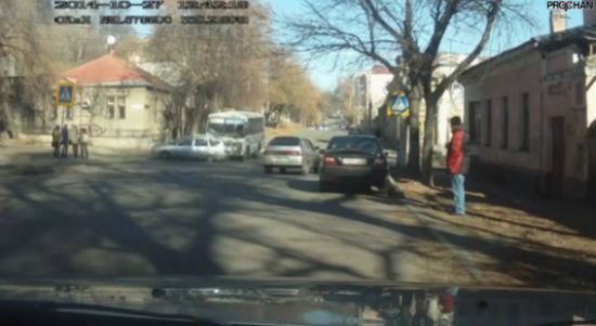 Автомобиль жестоко сбил пешеходов