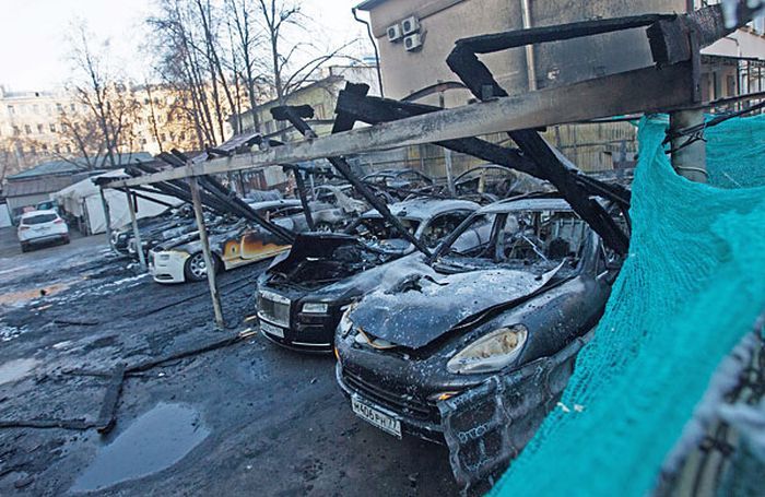 Пожар на московской стоянке, вылившийся в 150 000 000 ущерба