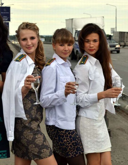 Какие девушки работают в российской полиции