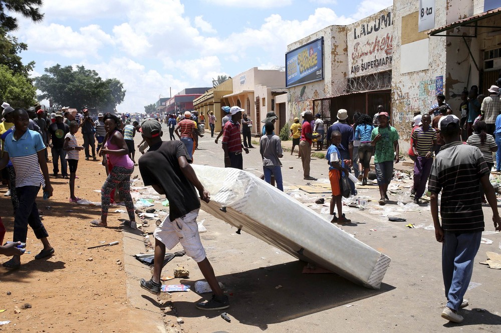 В Южной Африке разграбили магазины, принадлежащие иностранцам