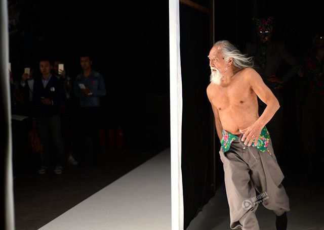 79-летний дедуля может дать фору многим молодым моделям