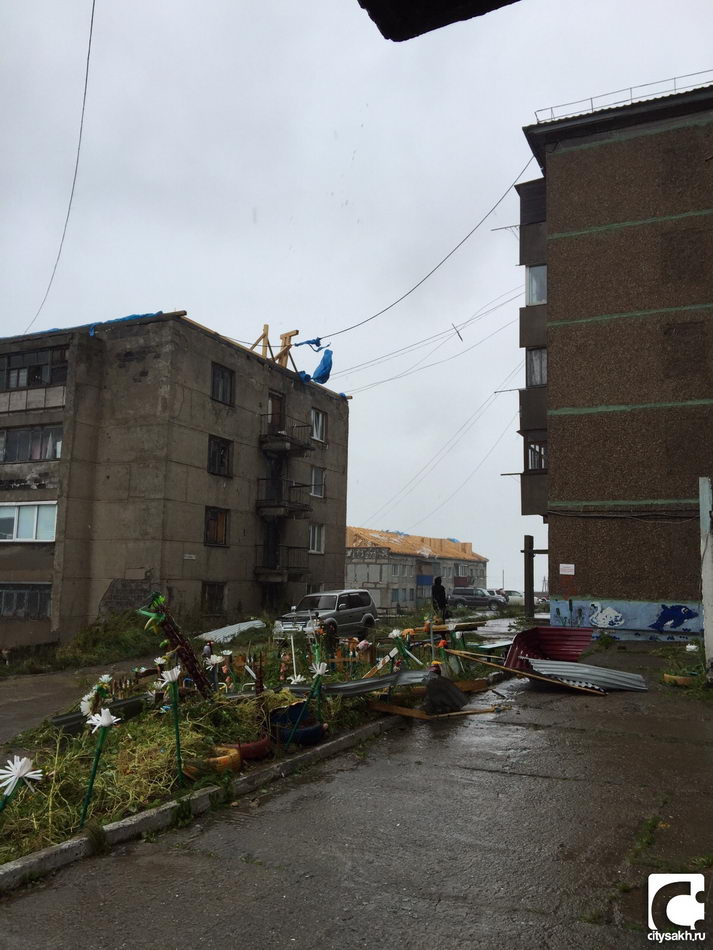 Бывший тайфун Dujuan оставляет разрушения на Сахалине