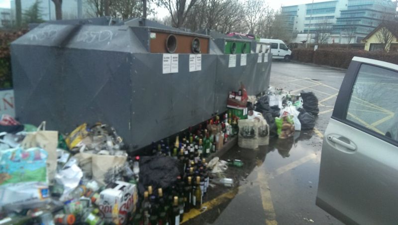 Пить на Новый Год надо так, чтобы в мусорных контейнерах не хватало места
