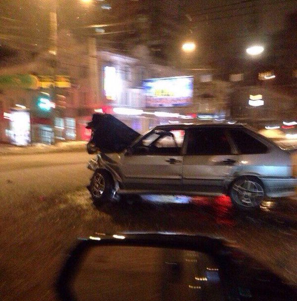 ВАЗ врезался в самую дорогую машину Челябинска