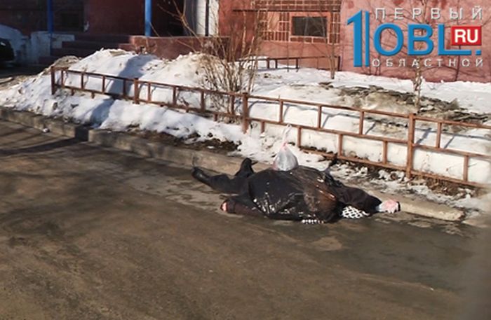 Похоронные службы Челябинска в течение 6 часов не могли забрать тело умершей женщины с улицы