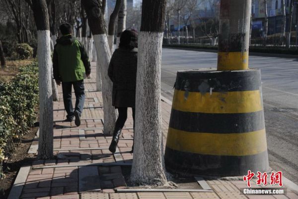 Ничего необычного. Просто пешеходный тротуар в Китае