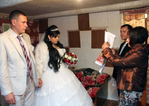 Фотографии с колоритной деревенской свадьбы
