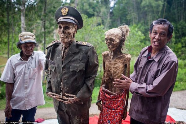 Странный ритуал в Индонезии