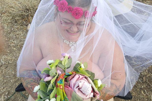 Девушка вышла замуж голышом после комы