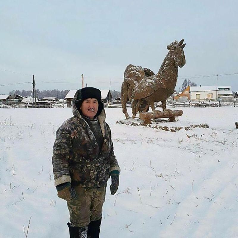 Якутский скульптор по навозу и его новый арт-объект