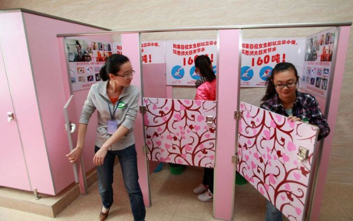 В китайском университете установили женские писсуары с целью экономия воды