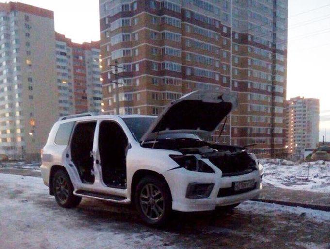 В Ростове неизвестные ночью разобрали Lexus