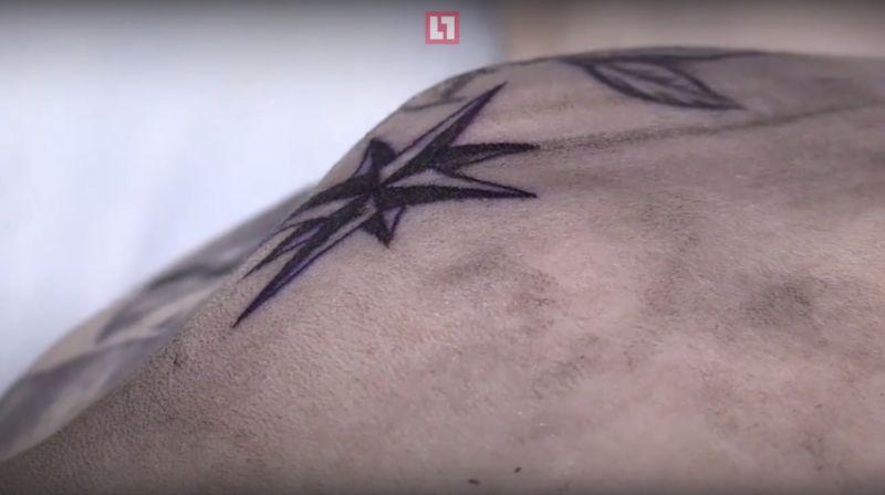 Татуировщик набил своему коту четыре тюремных наколки