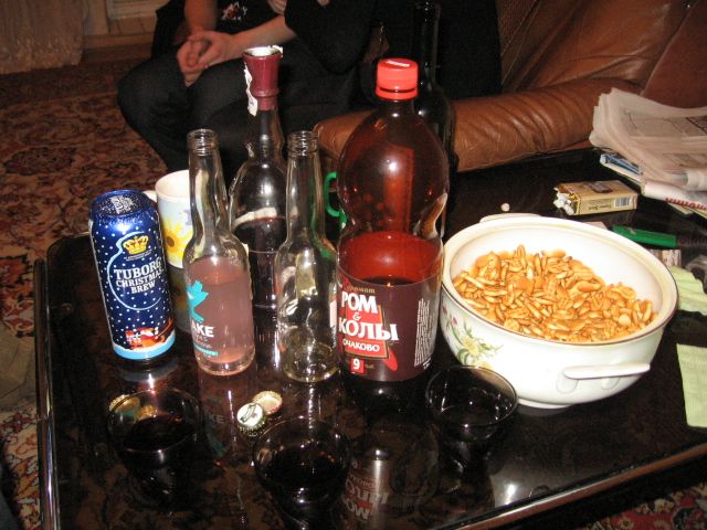 Фото алкоголя на столе дома фото