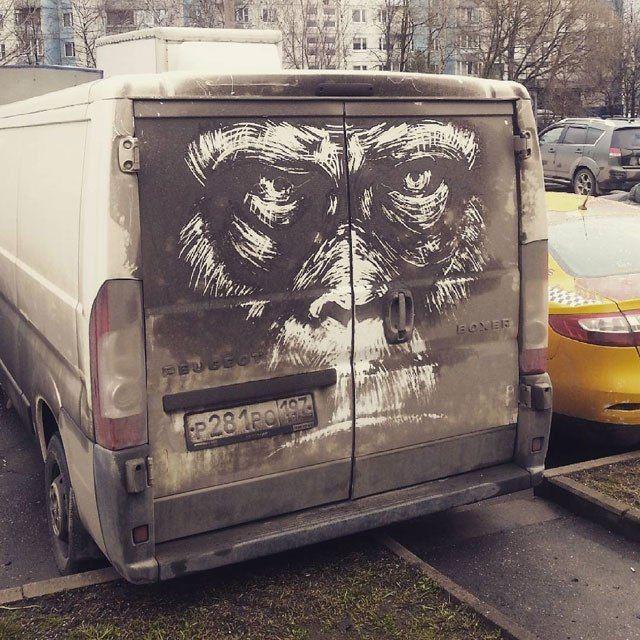 Рисунки на грязных авто от московского художника
