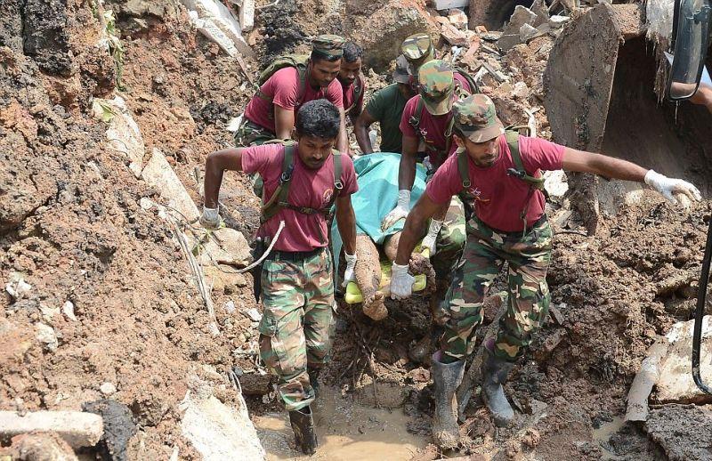 Цейлонская куча мусора похоронила 16 человек