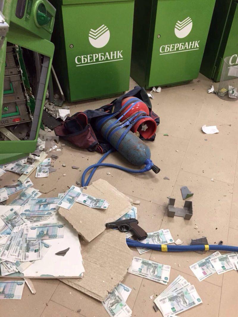 Астраханские грабители взорвали банкомат баллоном с килородом