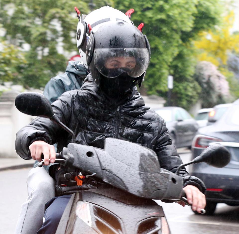 Налётчики на скутерах терроризируют Лондон