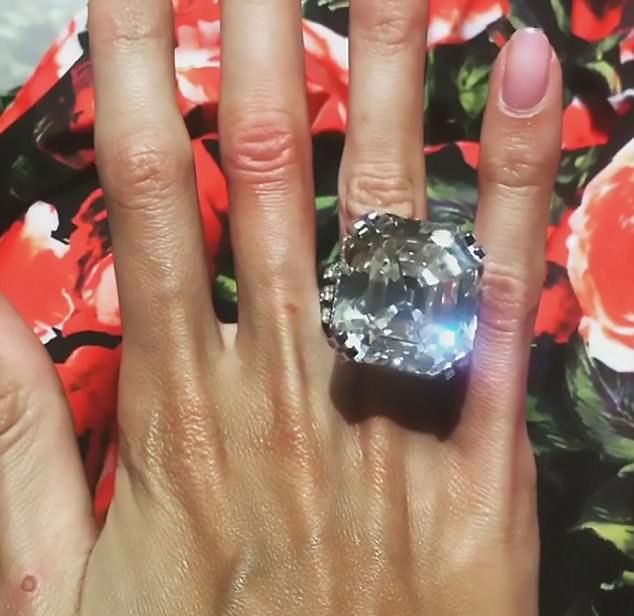 Олигарх из Самары подарил жене кольцо в 70 карат за 9 миллионов долларов