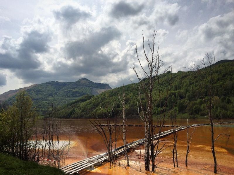 Румынскую деревню затопило токсичными водами
