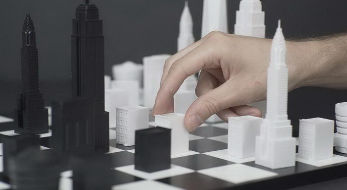 Шахматы-небоскребы, посвященные Нью-Йорку и Лондону
