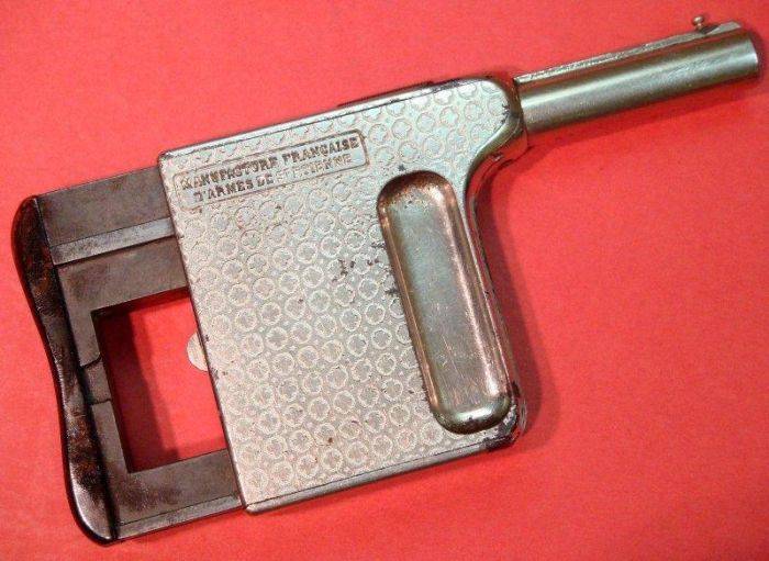 Необычный французский пистолет-эспандер