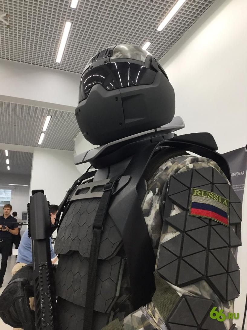 По мотивам «Звездных войн» и «Робокопа»: в России показали прототип боевого костюма нового поколения