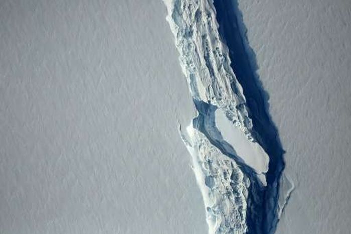 От ледника в Антарктиде откололось 5800 квадратных километров льда