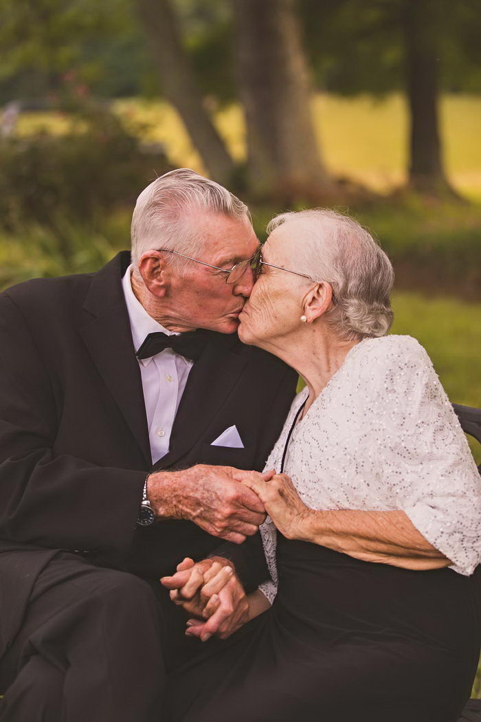 65 лет со свадьбы. Удивительные фотографии пожилой пары