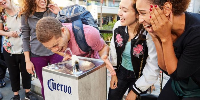 В Лос-Анджелесе установили питьевые фонтанчики с бесплатной текилой вместо воды
