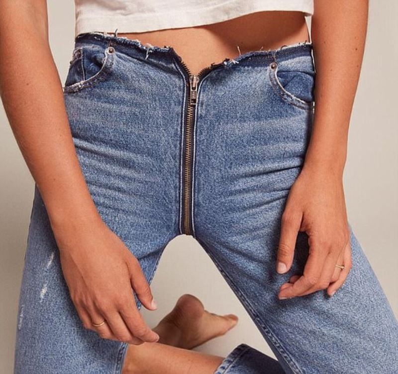 Удобная модель женских джинсов, которые понравятся каждому мужчине